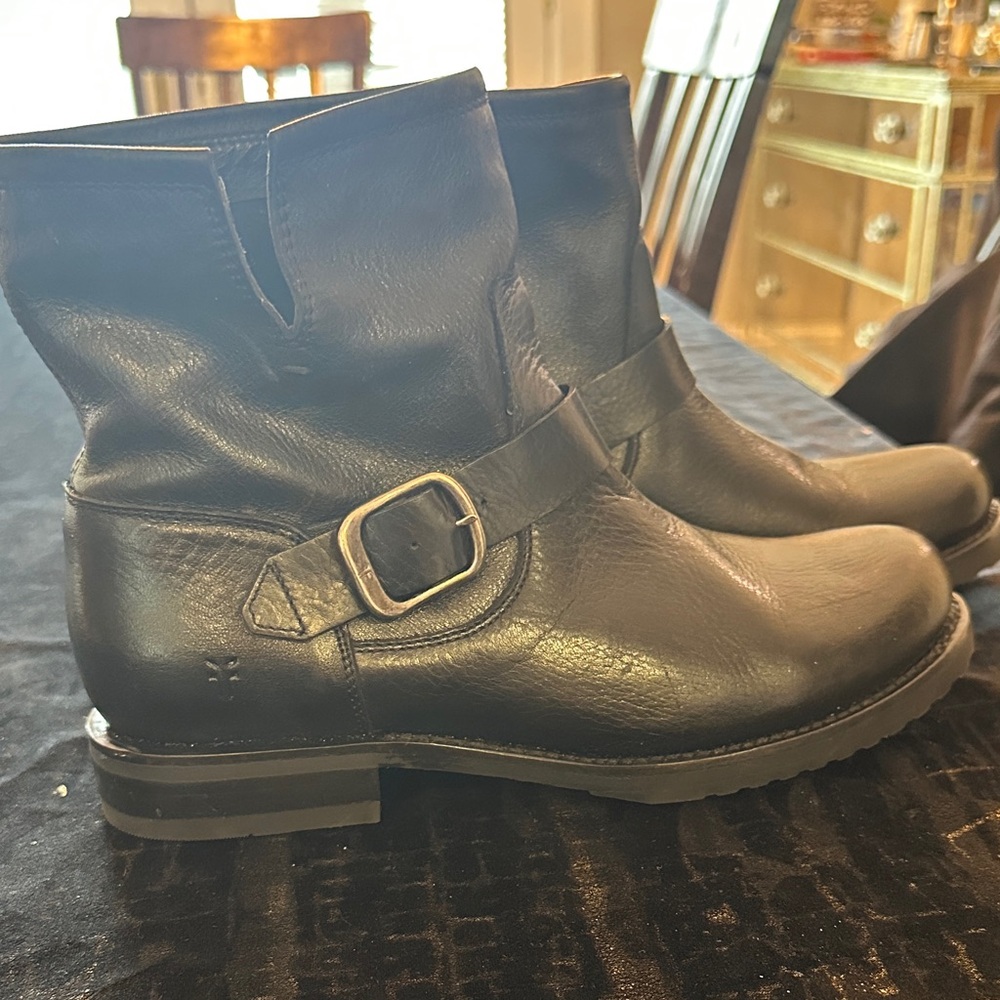 FRYE AND CO. Black Leather Ankle Boots